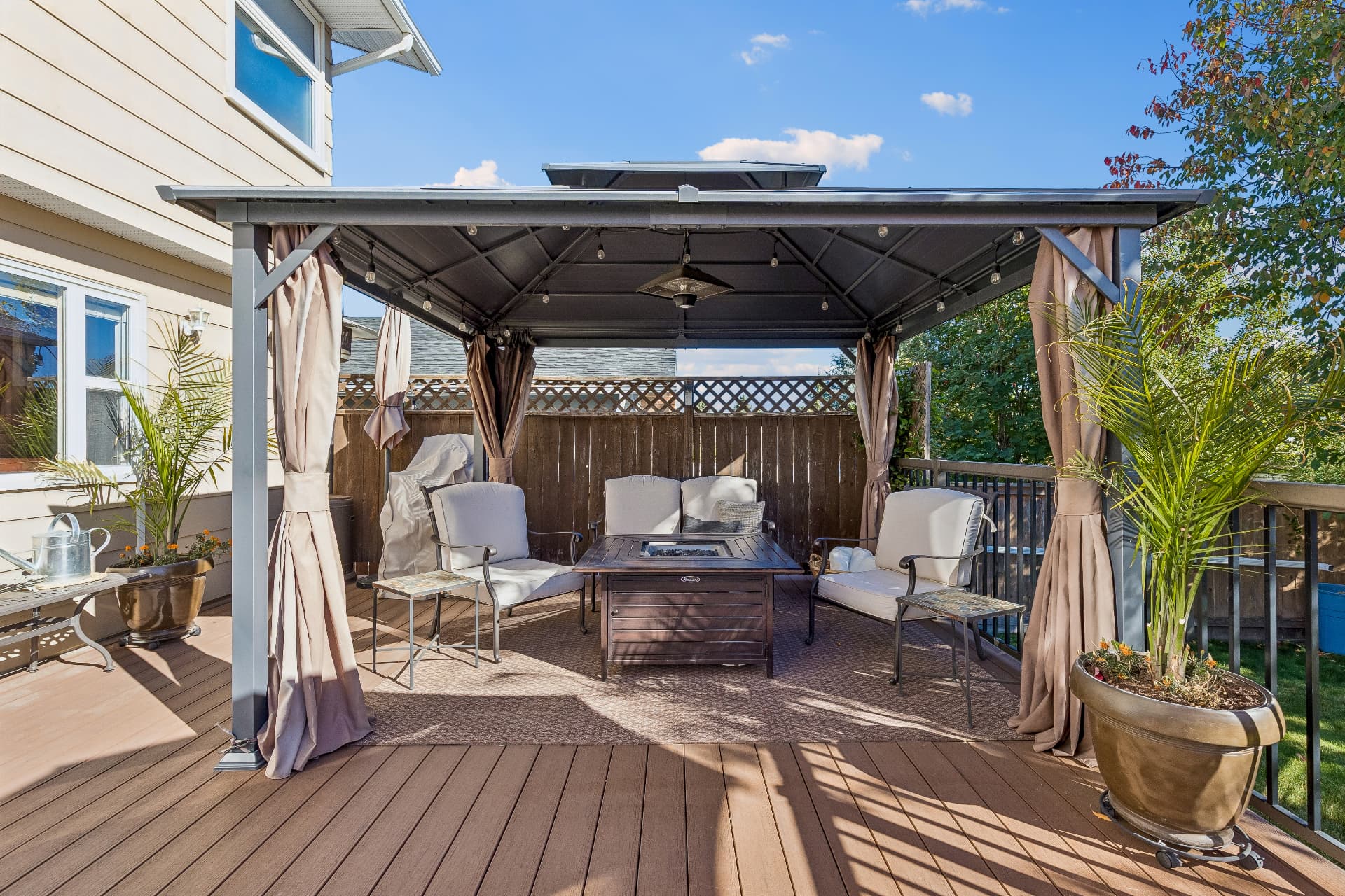 Gazebo on the Duradek deck